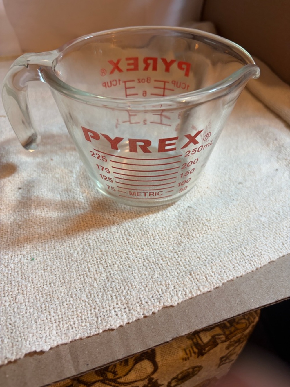Vintage PYREX Measuring Cup Set (2) - 1 Cup & 2 Cup - USA Borosilicate Glass - Picture 10 of 13